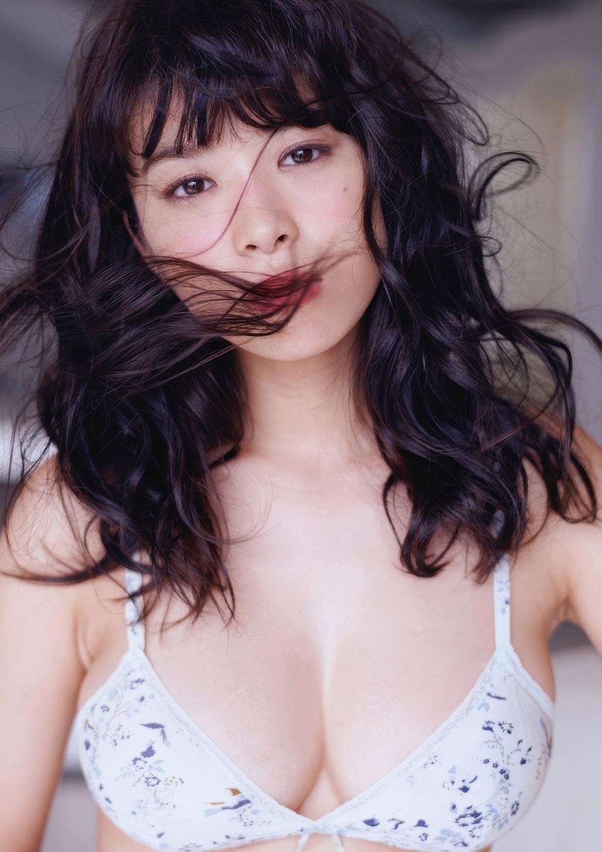 时尚街拍：探索街头潮流与穿搭灵感的完美结合